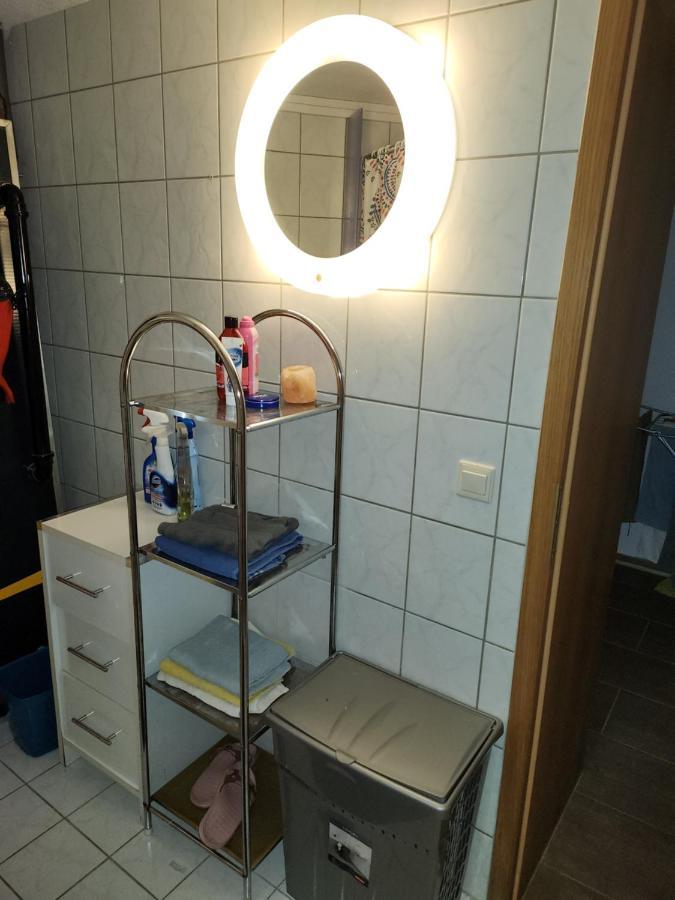 Halle, Top -Preise, 79 Qm Sd Fewo, Eg, Wahlweise Mit 1- 3 Dz, Tv Lounge, Kueche, Bad Wc Einfach Und Gut, Langzeitmieter Vb Preise Halle  المظهر الخارجي الصورة