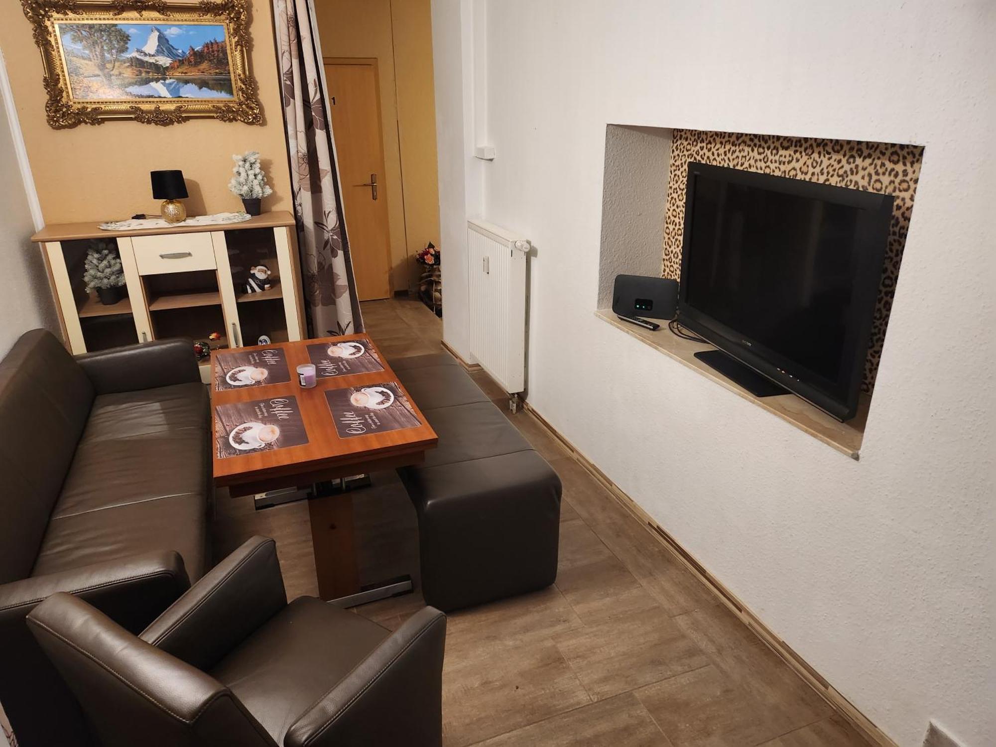 Halle, Top -Preise, 79 Qm Sd Fewo, Eg, Wahlweise Mit 1- 3 Dz, Tv Lounge, Kueche, Bad Wc Einfach Und Gut, Langzeitmieter Vb Preise Halle  المظهر الخارجي الصورة