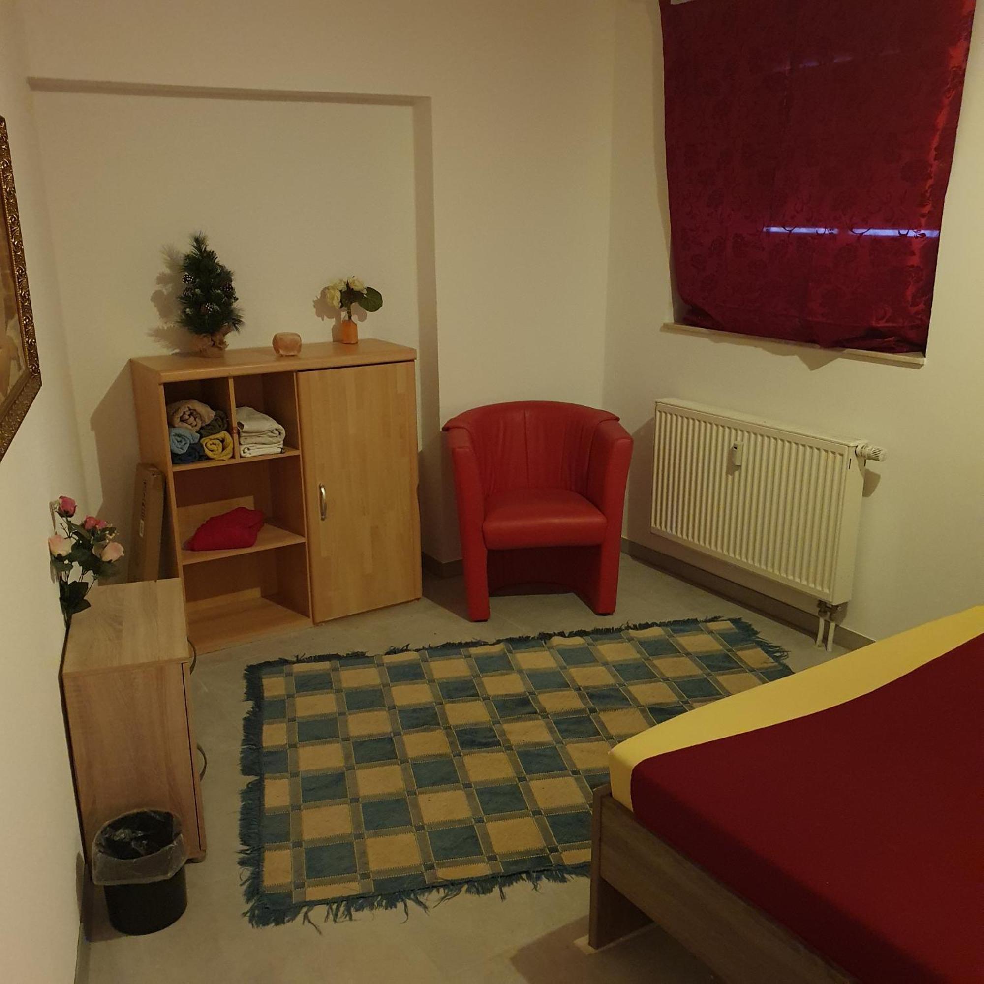 Halle, Top -Preise, 79 Qm Sd Fewo, Eg, Wahlweise Mit 1- 3 Dz, Tv Lounge, Kueche, Bad Wc Einfach Und Gut, Langzeitmieter Vb Preise Halle  المظهر الخارجي الصورة