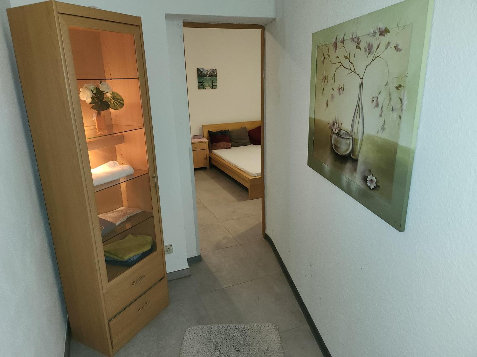 Halle, Top -Preise, 79 Qm Sd Fewo, Eg, Wahlweise Mit 1- 3 Dz, Tv Lounge, Kueche, Bad Wc Einfach Und Gut, Langzeitmieter Vb Preise Halle  المظهر الخارجي الصورة