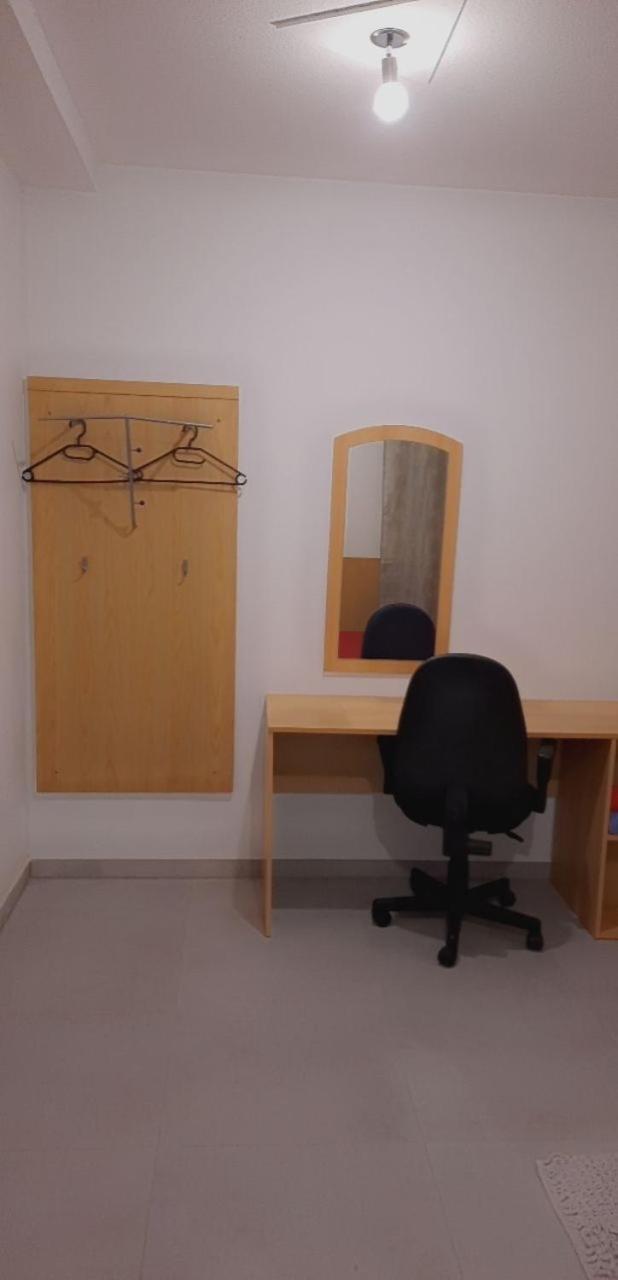 Halle, Top -Preise, 79 Qm Sd Fewo, Eg, Wahlweise Mit 1- 3 Dz, Tv Lounge, Kueche, Bad Wc Einfach Und Gut, Langzeitmieter Vb Preise Halle  المظهر الخارجي الصورة