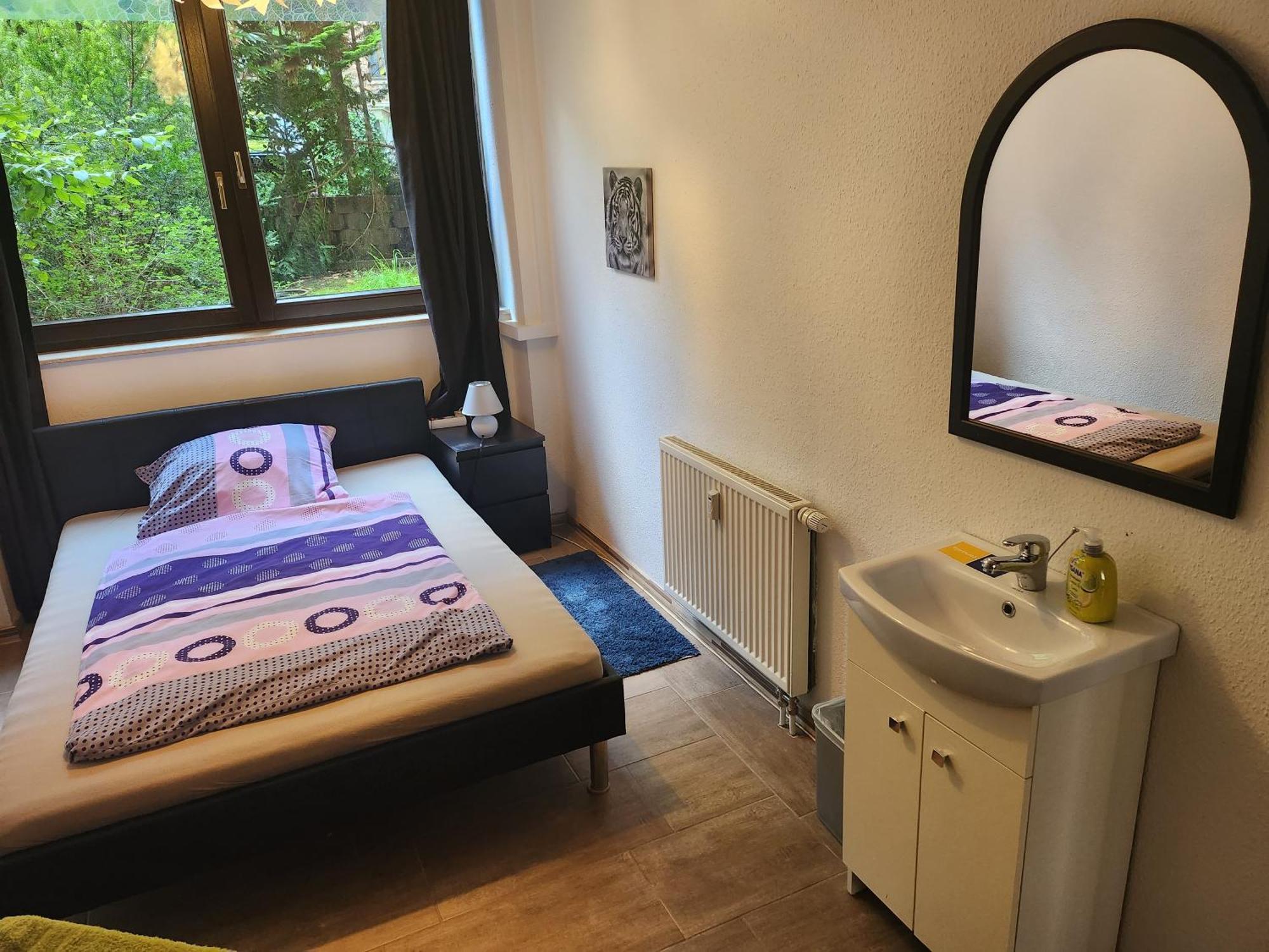 Halle, Top -Preise, 79 Qm Sd Fewo, Eg, Wahlweise Mit 1- 3 Dz, Tv Lounge, Kueche, Bad Wc Einfach Und Gut, Langzeitmieter Vb Preise Halle  المظهر الخارجي الصورة